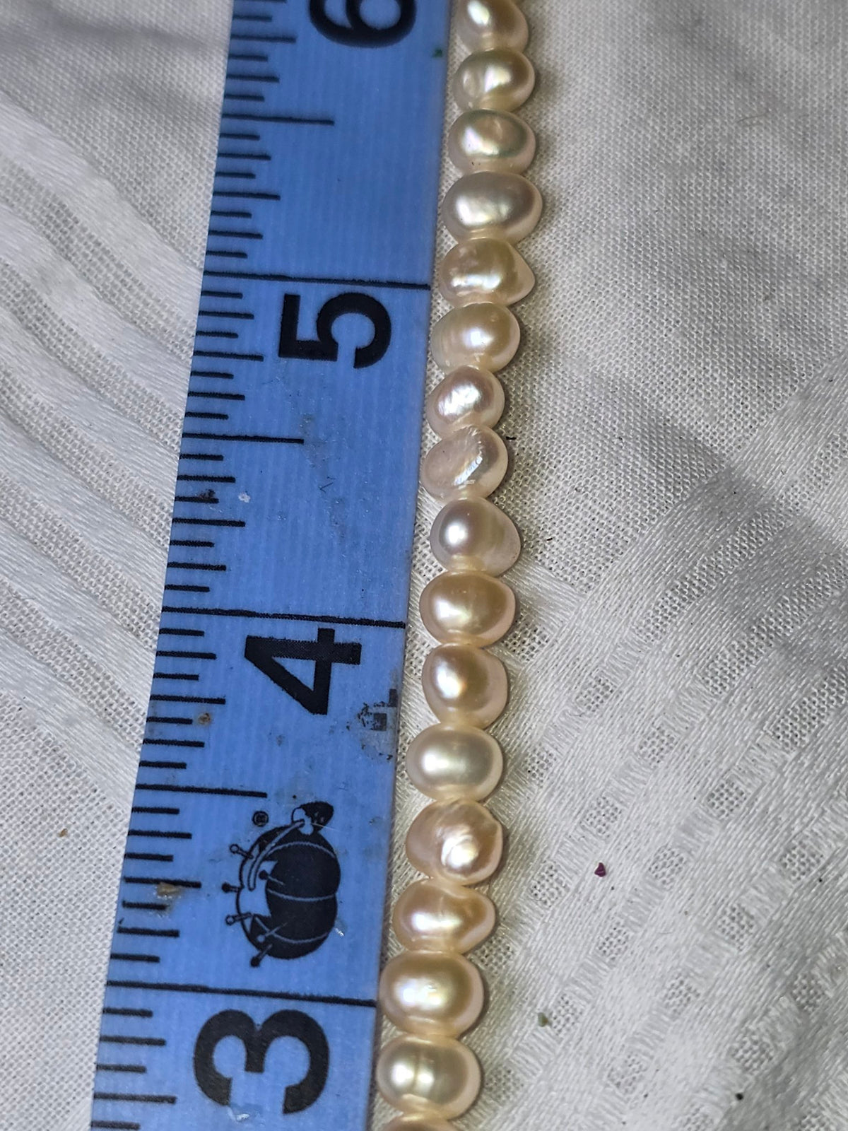 Freshwater baroque pearl strand closeup